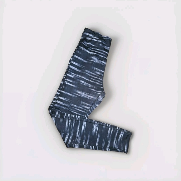 Elevate your activewear game with these Champion striped duadry XL leggings. - Picture 10 of 10